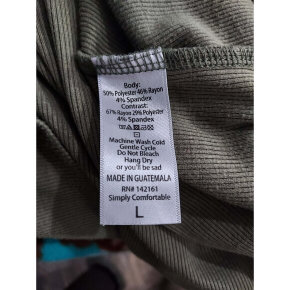 EUC LULAROE RANDY RAGLAN TEE OLIVE DRAB STRIPE SLEEVE SIZE LARGE - Picture 4 of 5